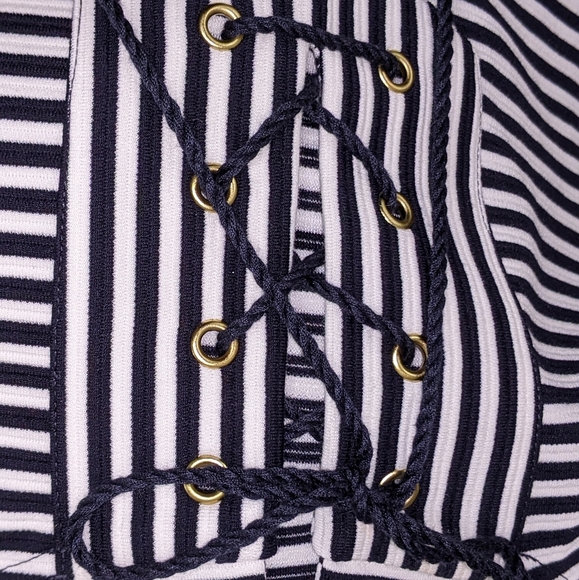 CABI SAILOR GIRL SHORT SLEEVE KNEE LENGTH BLUE AND WHITE STAPLE - Picture 3 of 3